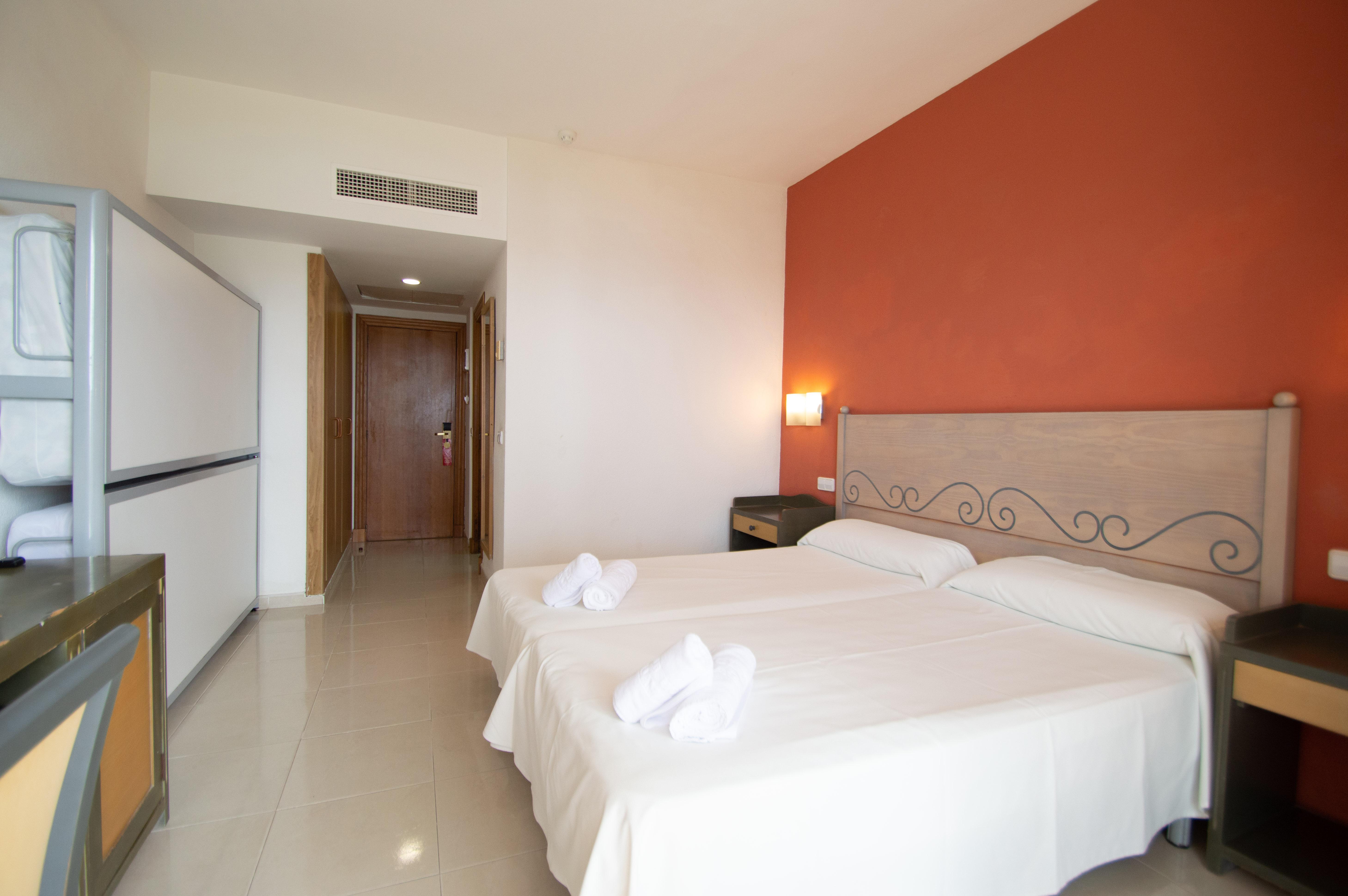 Club Hotel Aguamarina Ареналь-д'ен-Кастель Екстер'єр фото